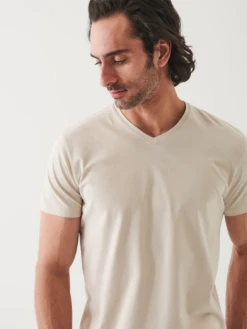 Iconic V-Neck T-Shirt - Wheat 11 Iconic V-Neck T-Shirt - Wheat -Benson Shop 99A08VN 124 21890 800x 47f6f44f 5cf8 4c03 b247 b1a1b6d218e1